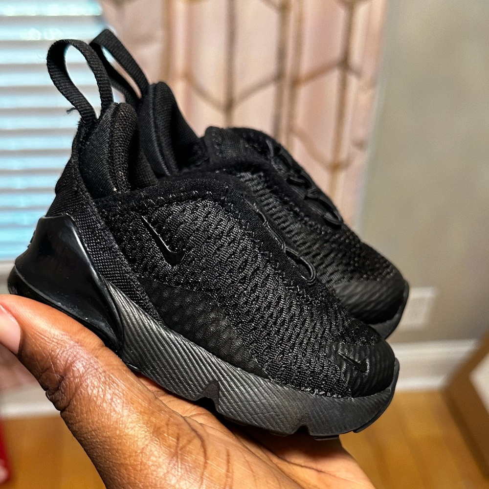 Black Nike air max 270 size 4c